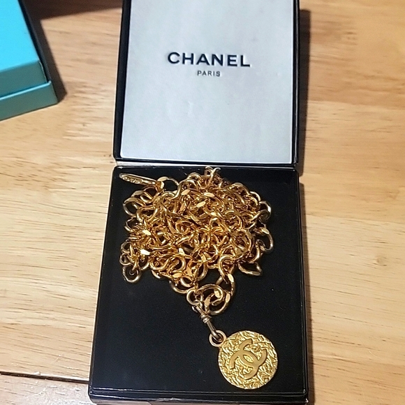 💯 Authentic  CHANEL VINTAGE CHAIN DOUBLE SIDED PENDANT BELT - Picture 2 of 6